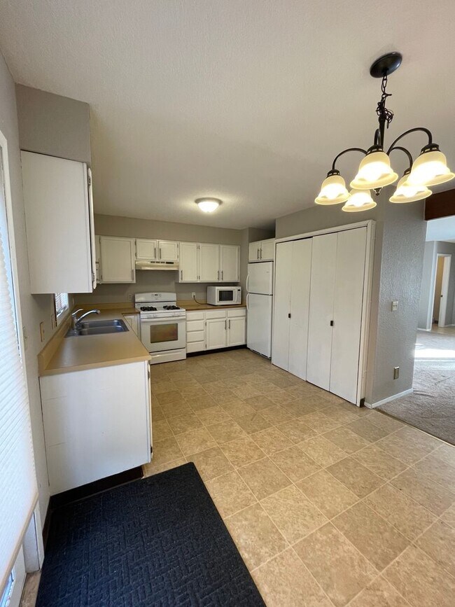 Building Photo - 3025 Cambay Ct