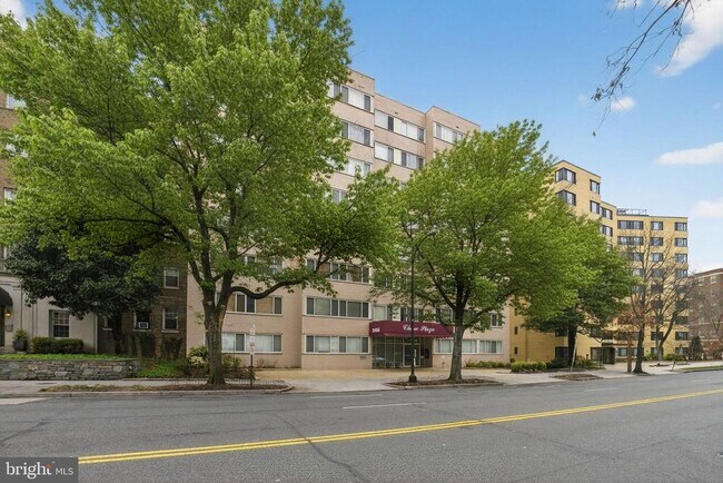 Foto del edificio - 5406 Connecticut Ave NW