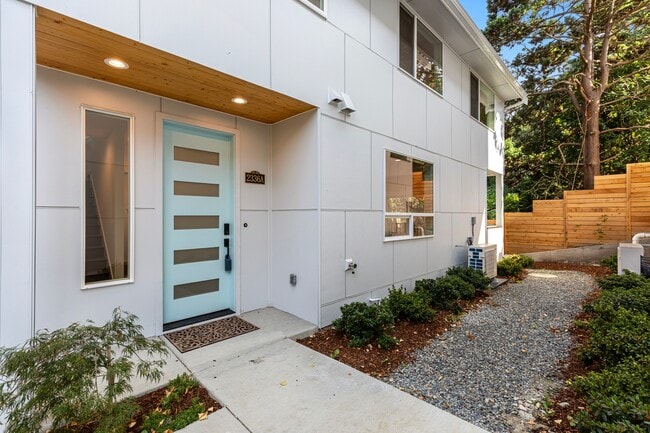 Building Photo - 2336 23rd Ave S