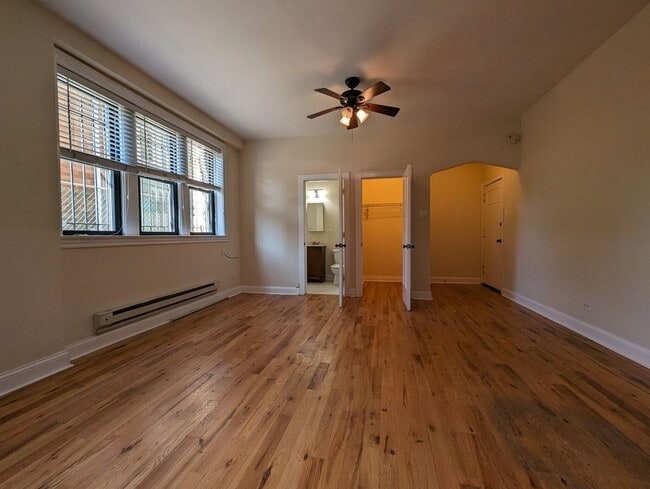 Building Photo - 4737 N Hermitage Ave