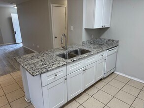 Building Photo - 3733 Stoneridge Dr