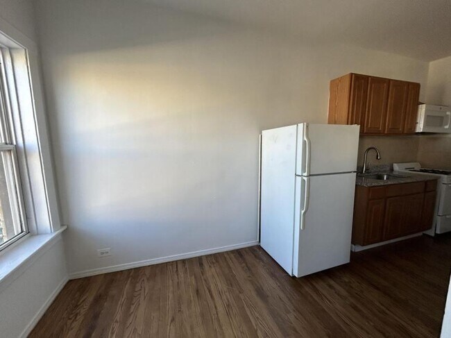 Foto del edificio - 0 bedroom in Chicago IL 60646