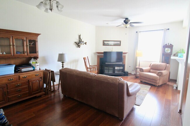 Foto del edificio - 1248 Whispering Hills Dr