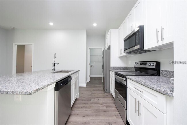 Building Photo - 574 Geraldine Dr