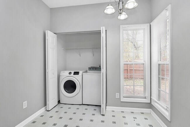 Foto del edificio - 141 Ross Moore Ave