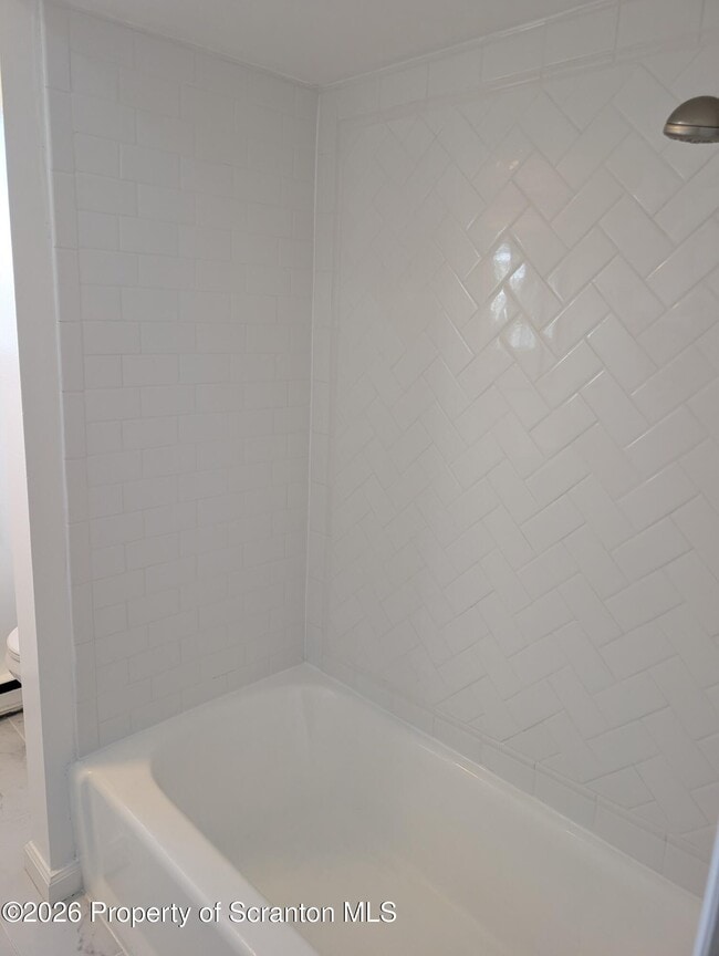 Building Photo - 116 Broad St