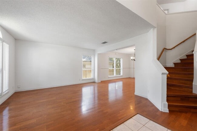 Building Photo - 3635 Flora Vista Loop