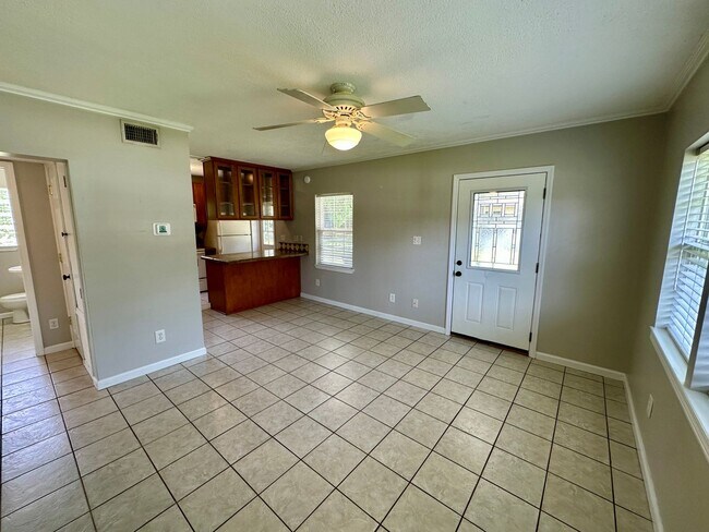 Foto del edificio - 2 bedroom 1 bath house for rent in Pensaco...