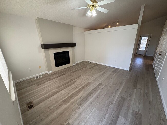 Foto del edificio - Ranch home in quiet neighborhood