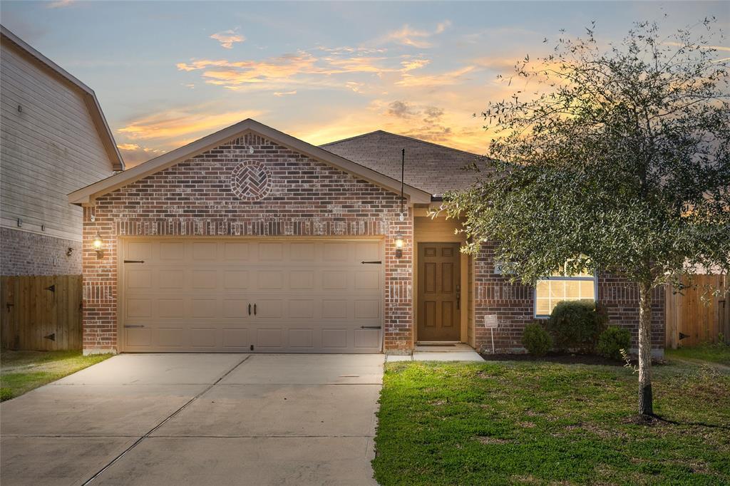 32527 Decker Creek Dr, Pinehurst, TX 77362 House Rental in Pinehurst