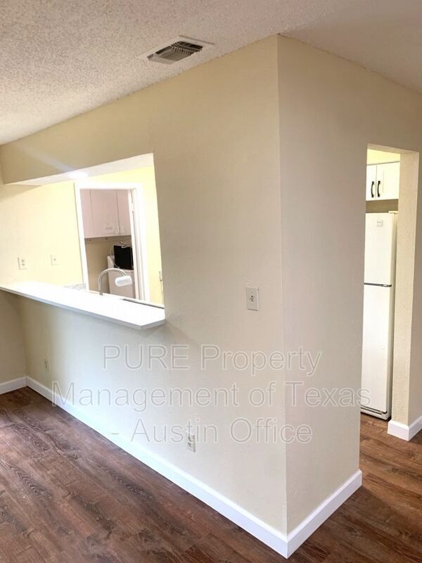 Foto del edificio - 616 Castle Ridge Rd