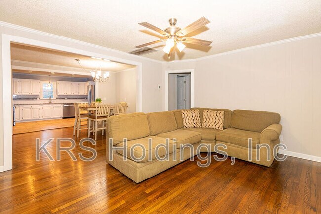 Building Photo - 2428 Rachel Dr
