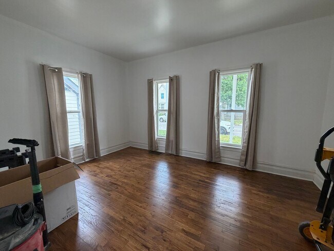 Foto del edificio - 4 Bedroom updated home in Grand Rapids