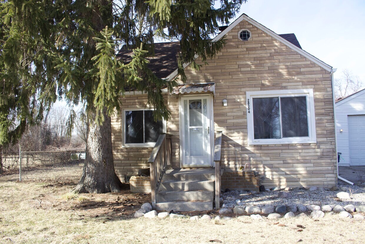 Photo - 28304 Eton St (Westland, MI)