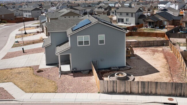 Foto del edificio - Upgraded 4-Bedroom Corner Lot Home with Mountain Views