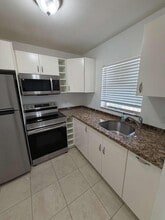 Building Photo - 9851 Sandalfoot Blvd