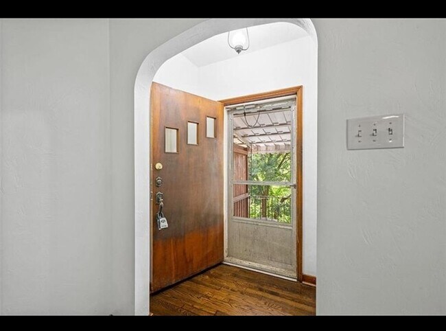 Entry - 1434 Reuben St