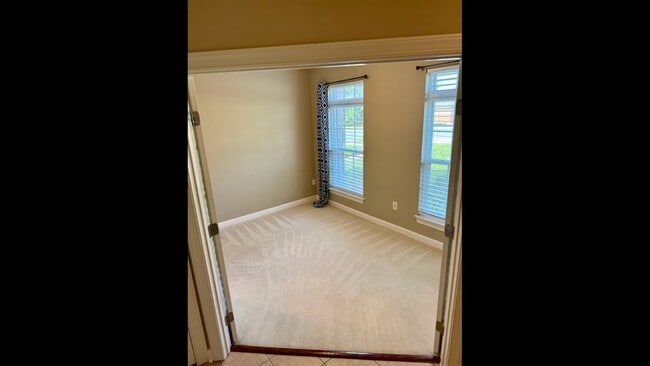 Bedroom 1 (lower level) - 9403 Aston Villa