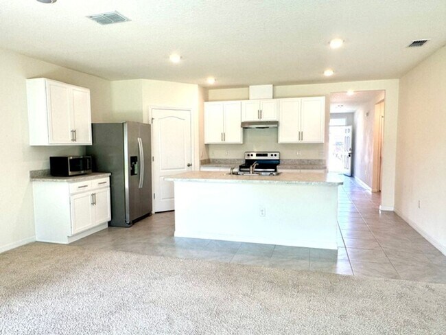 Building Photo - 709 Versailles Ln