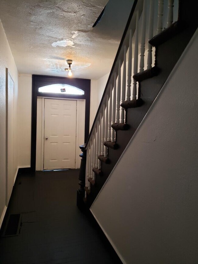 Entrance - 21 Edward St