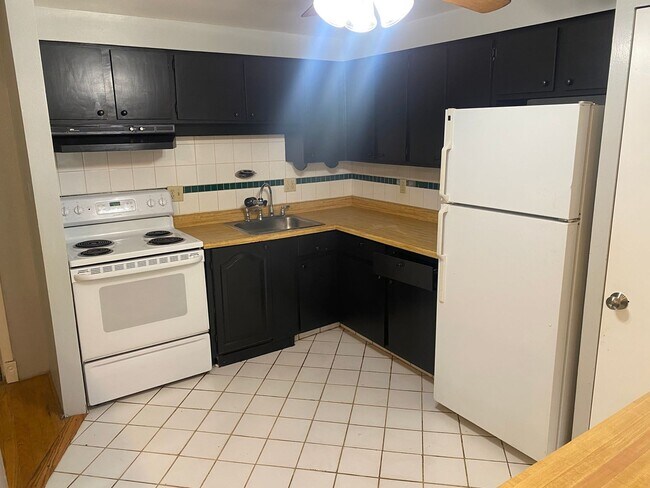 Foto del edificio - 2-Bedroom 2-Bathroom Condo in Country Club Villas!  ***Move-In Special***