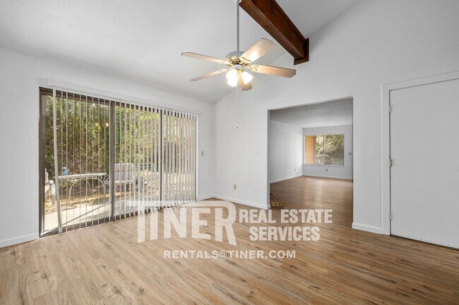 Building Photo - Carmichael 2 Bedroom Duplex