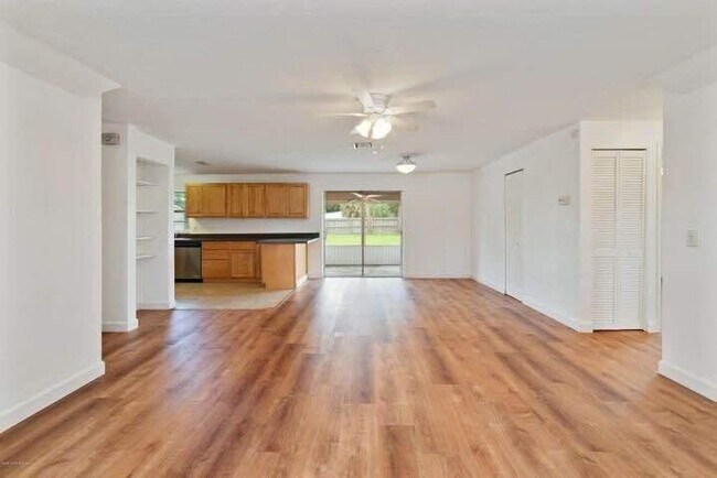 Building Photo - 2080 Lucille Ln