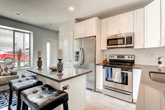 Interior Photo - 3102-3112 Vallejo St