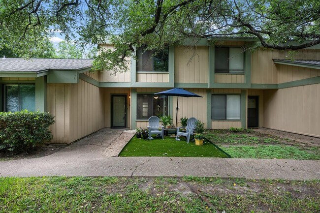 Foto del edificio - 9504 Quail Village Ln