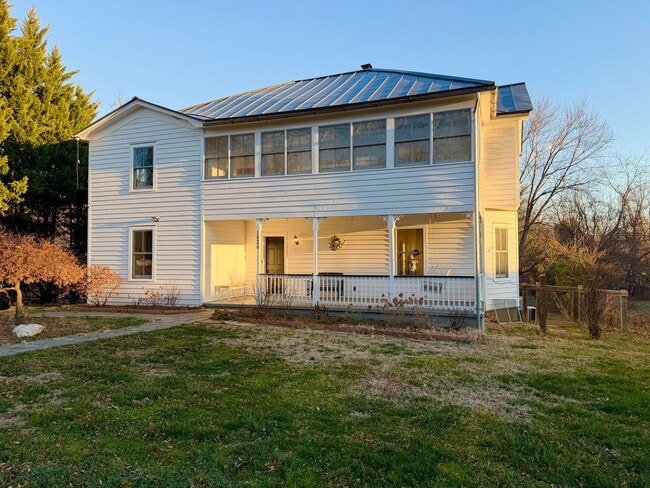 Foto del edificio - 5826 Railroad Ave