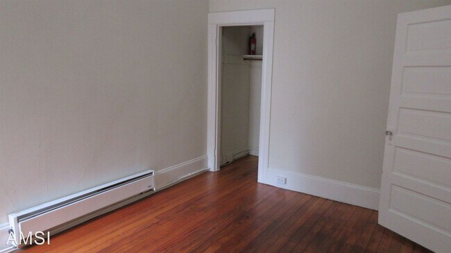 Building Photo - 1 br, 1 bath House - 1333 Lyon Street #4