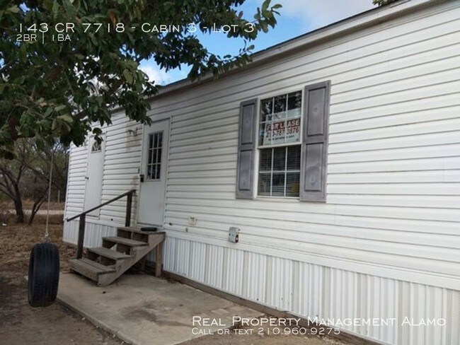 Building Photo - 2 bedroom 1 bathroom country home