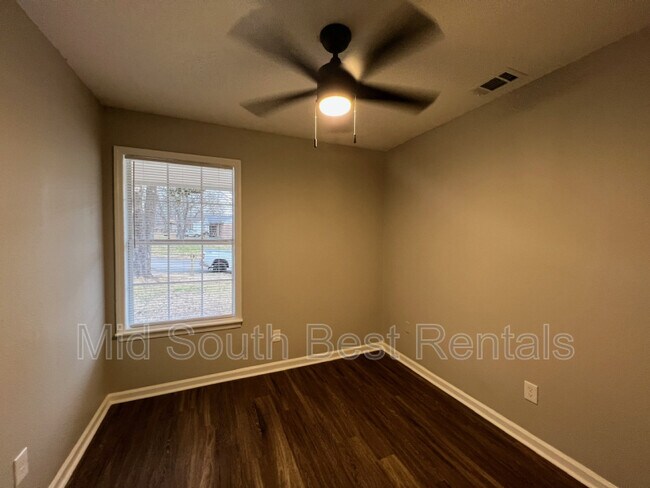 Building Photo - 2293 Sharon Ln