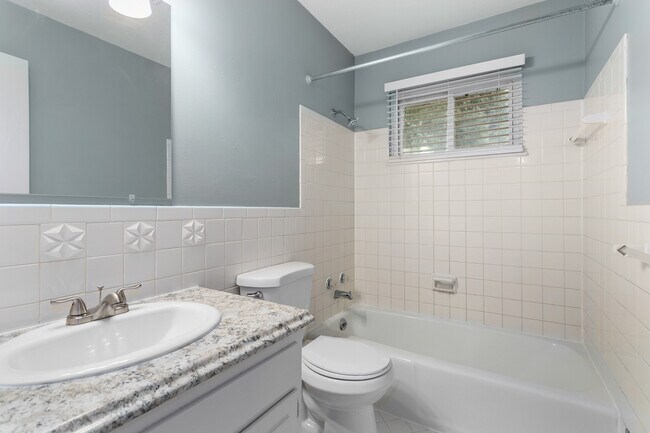 Foto del edificio - 10219 W 53rd St