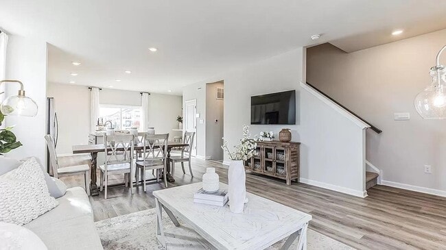 Building Photo - 210 Macoun Way