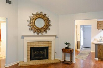 Building Photo - 8497 Highland Glen Cir N