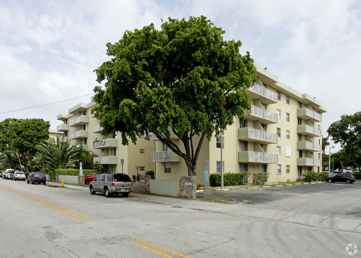 Building Photo - North Bay Villas