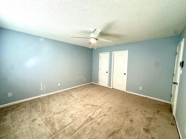 Foto del edificio - 8200 Reames Rd