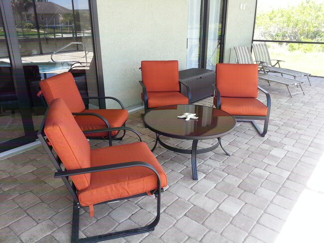 Foto del edificio - 15220 Acorn Cir
