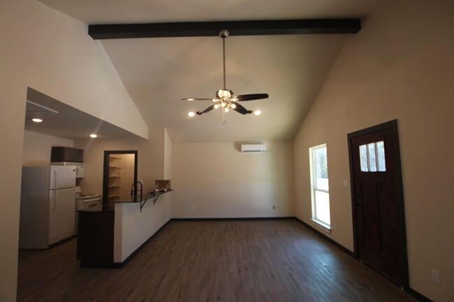 Building Photo - Spur 164 Units