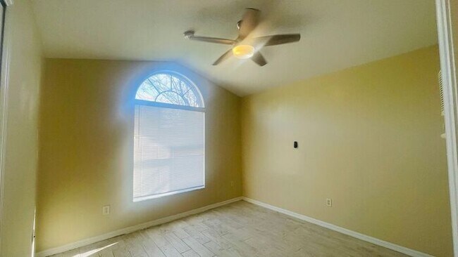 Building Photo - LO 10602 Rainbow Trout Court Orlando FL 32825