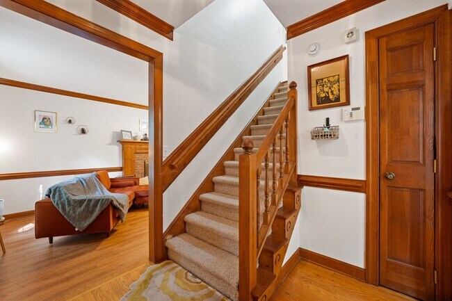 Foto del edificio - Beautiful 3br/2.5ba Two-Story Home 15 Minu...