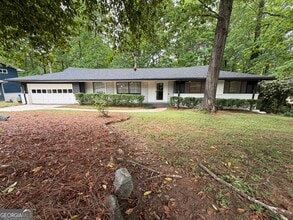 Building Photo - 2636 Whiteleigh Ct NE