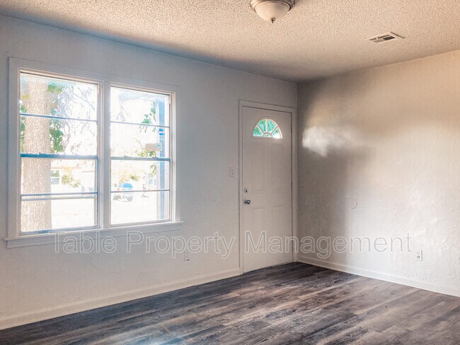 Building Photo - 2636 SW 45th St