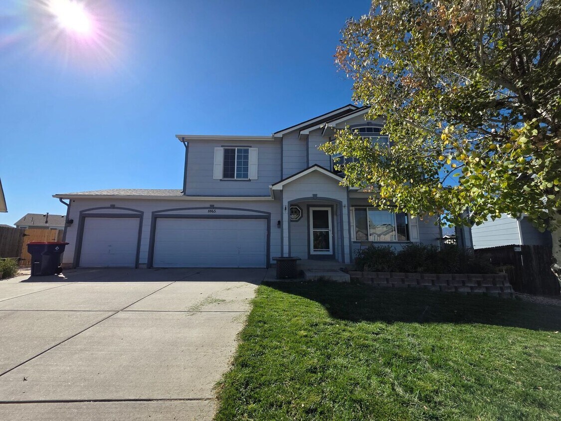 Stunning 4 Bed 3 Bath Home Near Peterson Air Force Base!! - Stunning 4 Bed 3 Bath Home Near Peterson Air Force Base!!