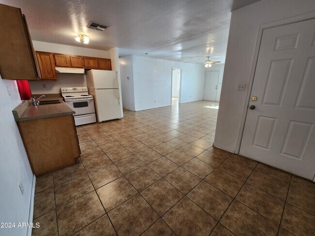Building Photo - 15856 S Moon Valley Rd