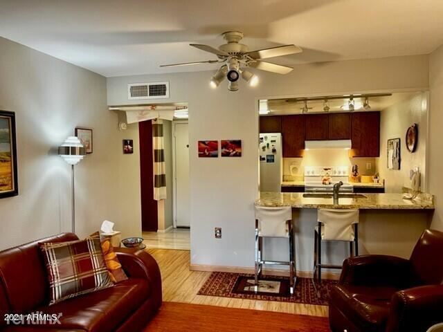 Foto del edificio - 3033 E Devonshire Ave