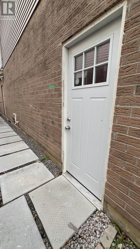 Photo principale - 201 Enchanted Hills Crescent