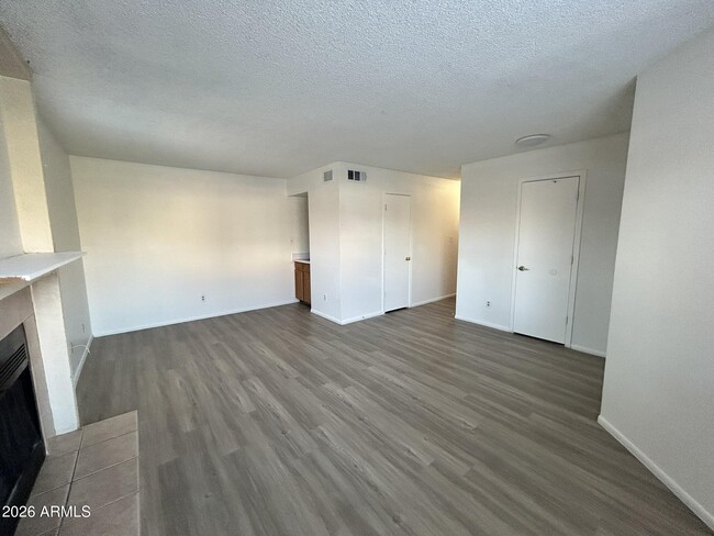 Building Photo - 2040 S Longmore