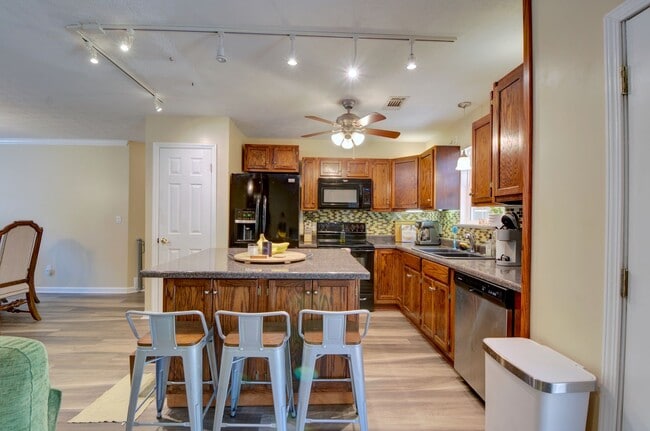 Foto del edificio - Heart of Auburn! 2 Bedroom Townhouse For Rent
